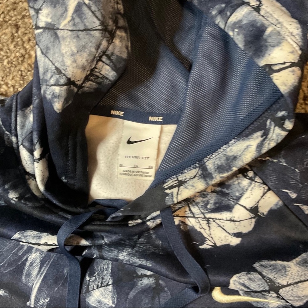Nike Therma-FIT Men's Pullover Fitness
Hoodie, Size XL - Picture 3 of 3